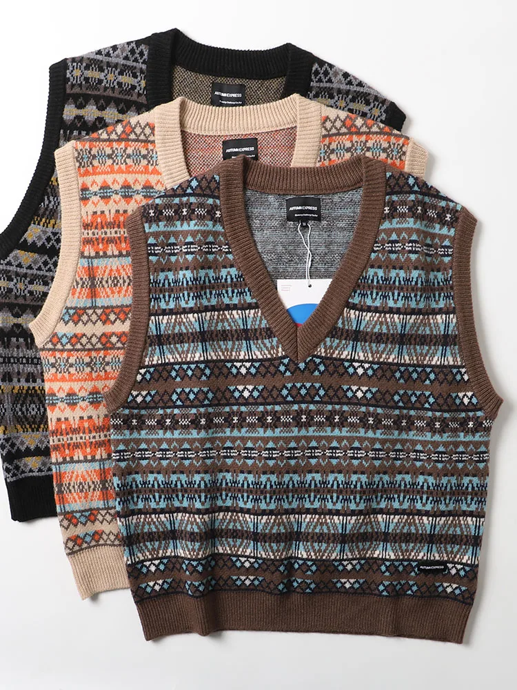 

Heavyweight Khaki Retro Ethnic Tassel V-Ne Knitted Svel Vest Men Casual Sweater Youthful Vitali Sle Winter Collec...