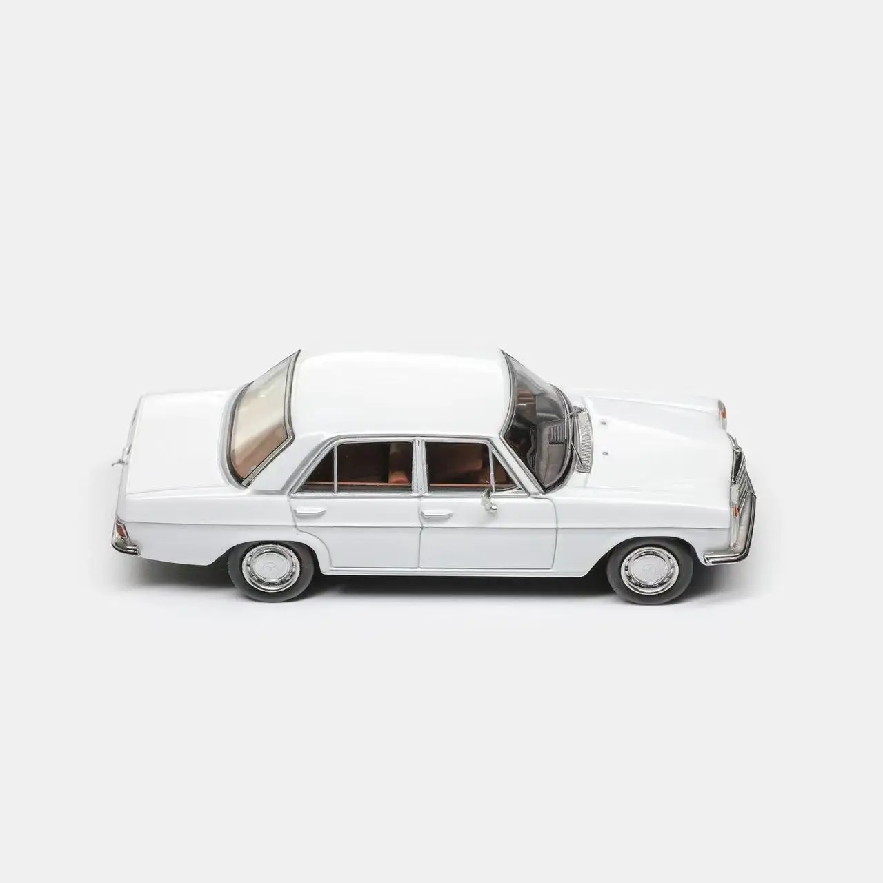 Pré-vente * MaxWell 1:64 W114 modèle de voiture en alliage de classe E de quatrième génération