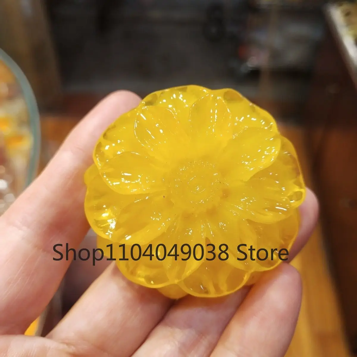 

Ожерелье с подвеской в виде янтарной розы, подарки для женщин и мужчин, амулет, подарок, цветок, подвеска, камень, модные винтажные резные ювелирные аксессуары