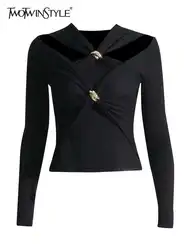 TWOTWINSTYLE Solido Scava Fuori Dimagranti Magliette Per Le Donne Colletto Irregolare Manica Lunga Patchwork Kink T Shirt Moda Femminile Nuovo