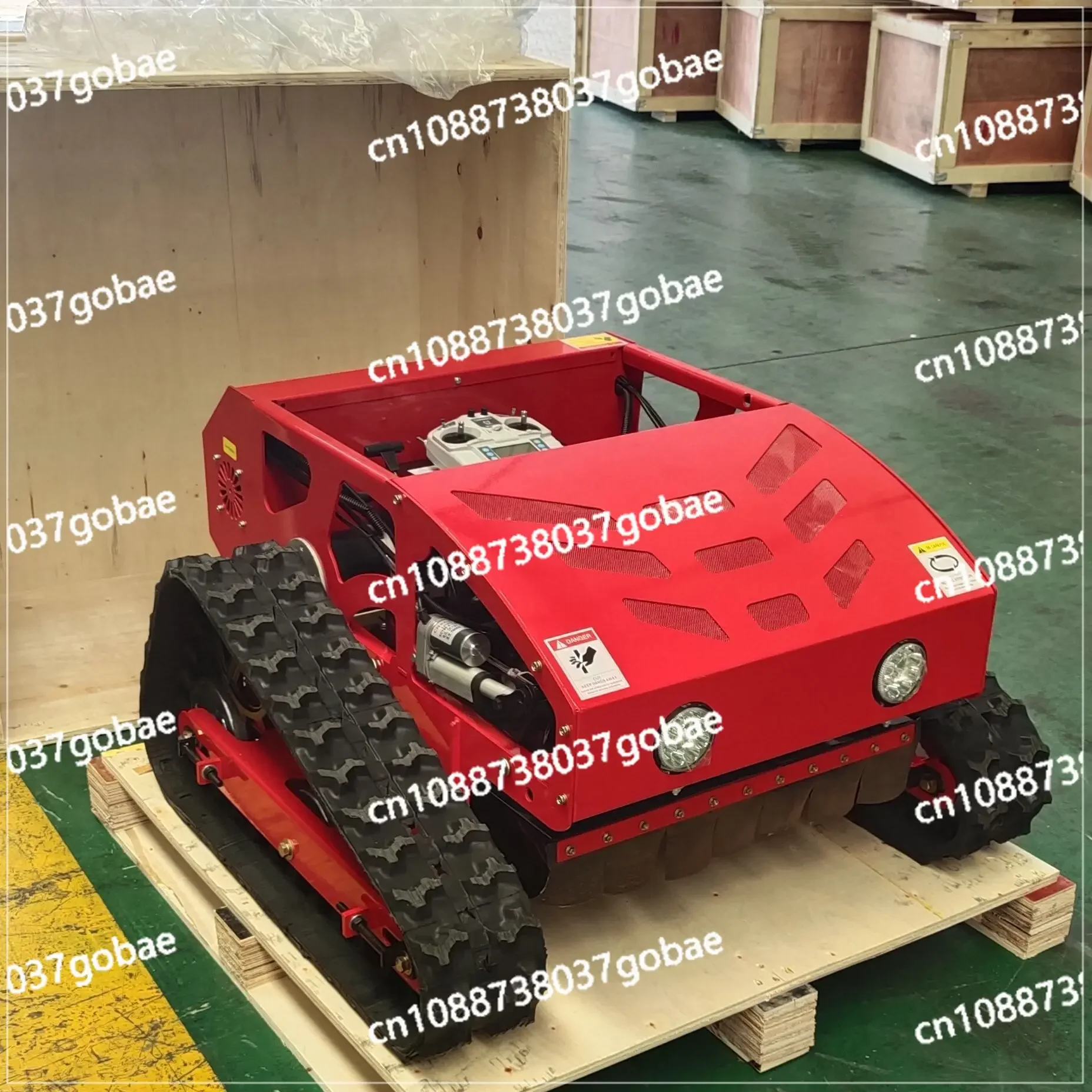 Source Manufacturer Oil-electric Hybrid Remote Control Crawler Lawn Mower, Weed Clearing and Grass Trimming and Mowing Robot