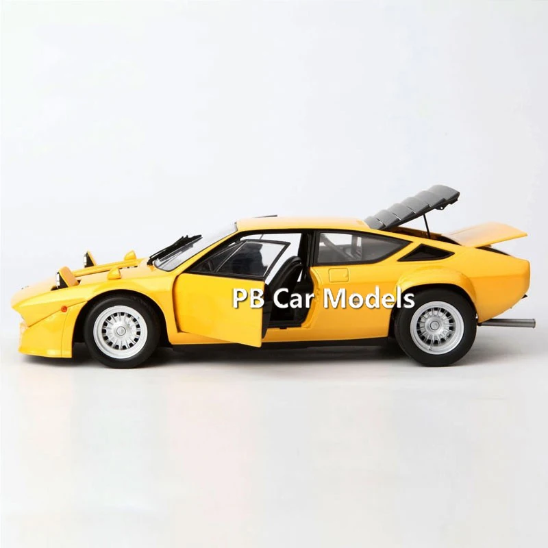 KYOSHO 1/18  URRACO Alloy Car Model Collection Gift +small gift