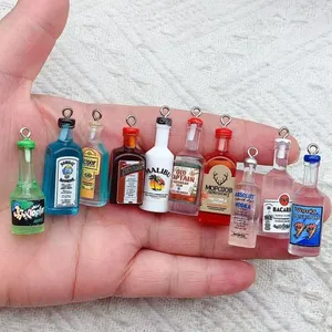 10pcs mini biberón de bebidas alcohólicas amuletas de resina populares colgante de botellas de vino para arándano keychain bricolaje lindas joyas fabricantes 8 mejores encantos de bebidas de ventas - №5