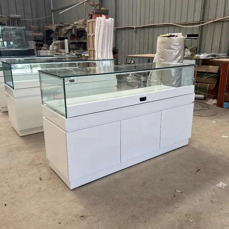 ジュエリーパビリオンのガラス製ディスプレイケース、便利で実用的、そして耐久性があります。