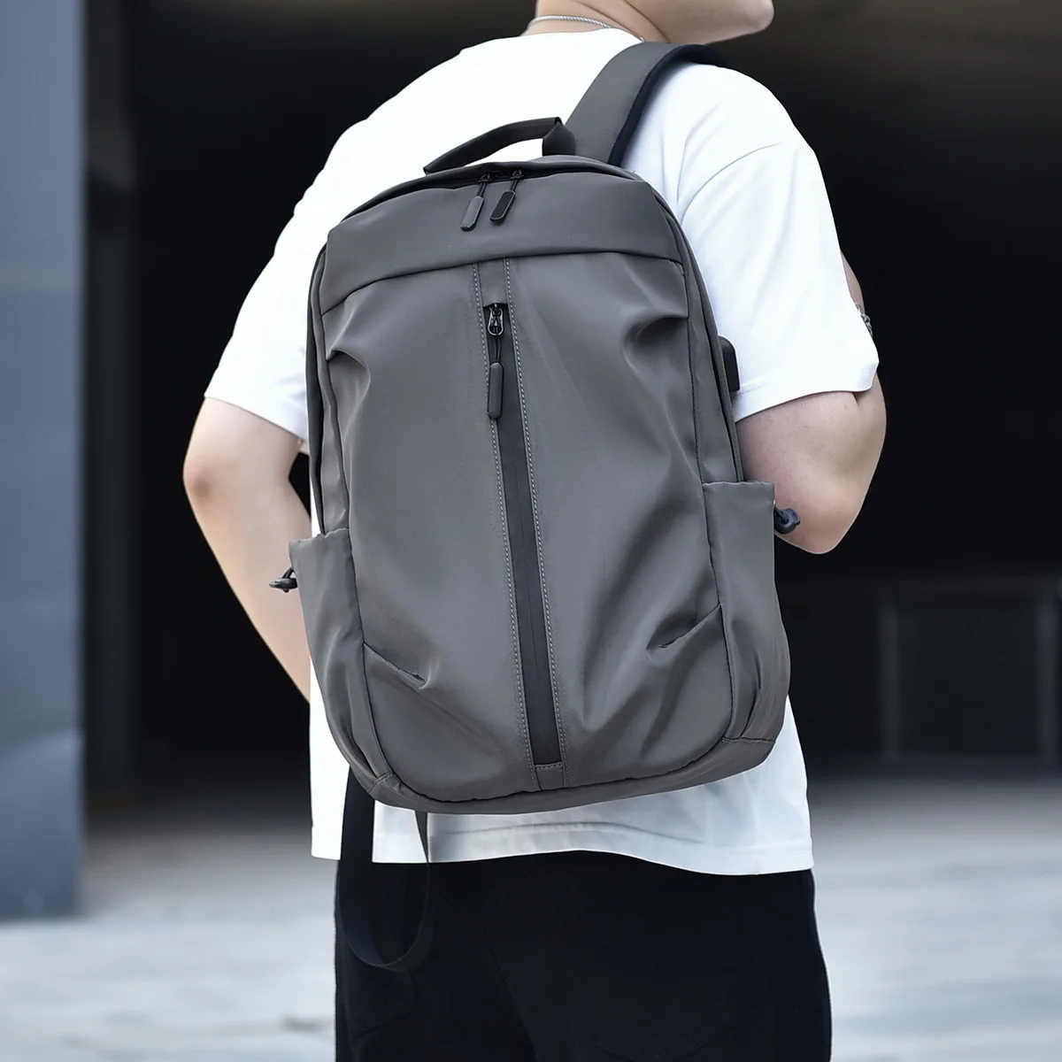 Casual backpack men's Korean version trendy college student schoolbag fashionable simple commuter lightweight computer bag