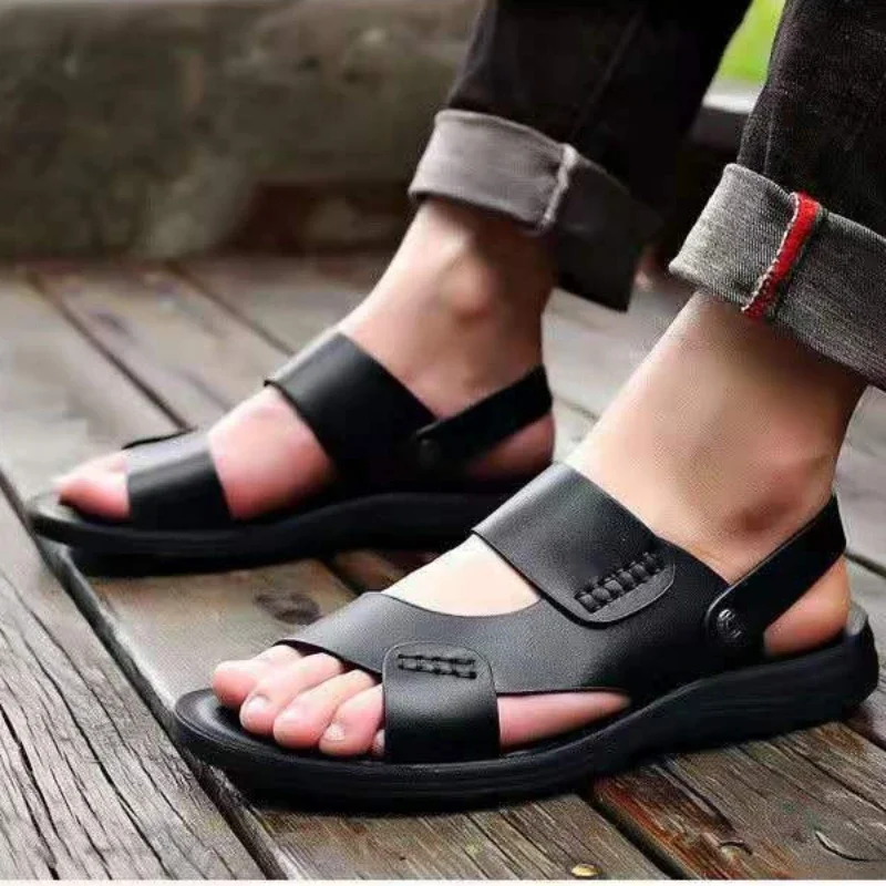 Sandalias planas a la moda para hombre, chanclas cómodas de cuero con punta abierta, zapatillas de playa de lujo para verano