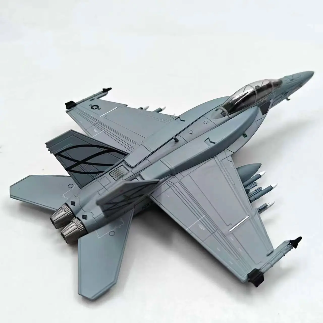 

Литой под давлением масштаб 1:100, американский F/A-18, боец-истребитель из сплава, модель самолета, Коллекционная игрушка, подарок, сувенир, украшение для дисплея