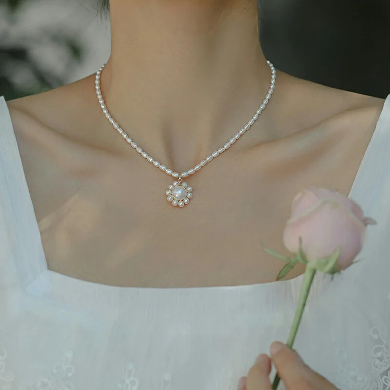 

Freshwater Pearl Sunflower Pendant Necklace Collarbone Chain