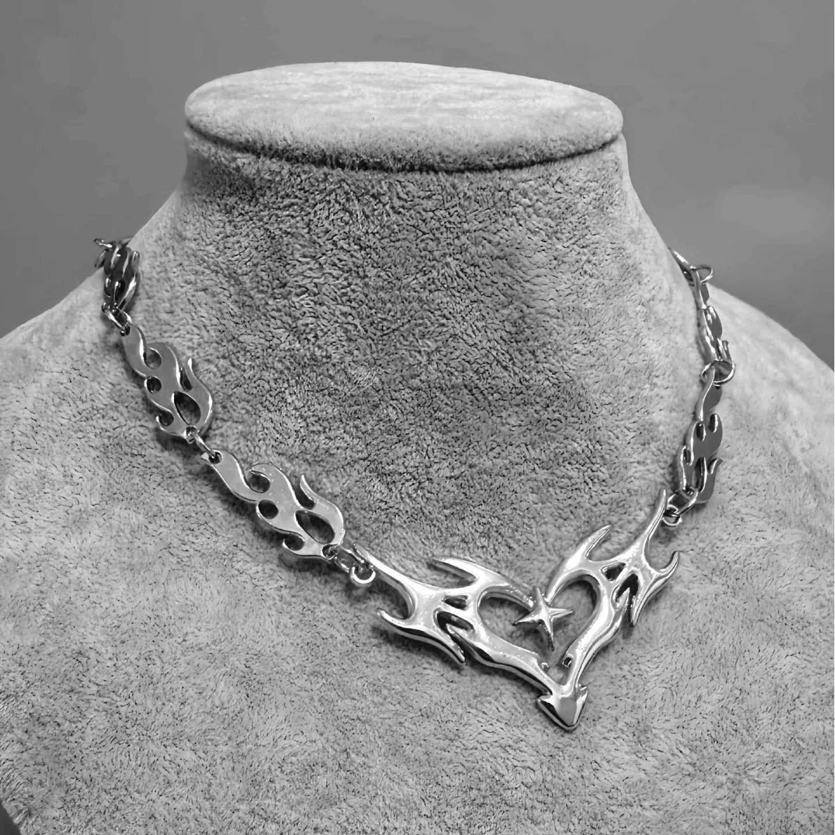 Y2K Punk Barbed Wire Flame Heart Star Pendant Necklace Silver Tone Chunky Chain Necklace for Men Women E-girl Streetwear