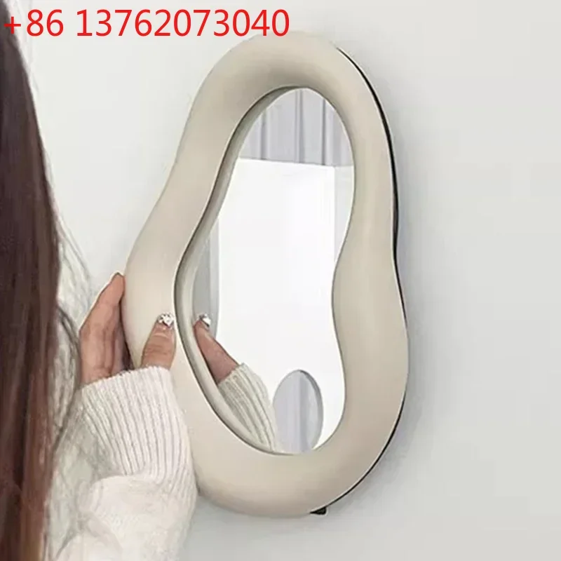 مرآة سفر محمولة لكامل الجسم للفتيات والرجال الشمال غير التقليدي غير النظامية مرآة متموجة دش إطار مدمج عصا شبيجل ديكورات المنزل