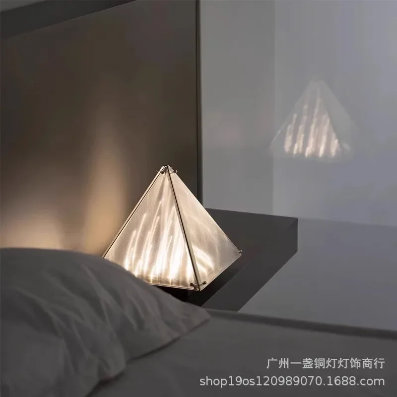 Modern and minimalist table lamp, niche bedroom, living room, high-end exhibition hall floor lamp