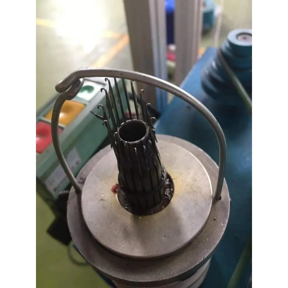 

Single head 4-needle knitting machine for different ropes and cores