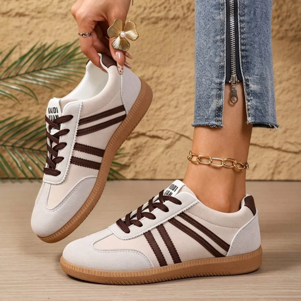 Leichte, bequeme Sneaker, modische, gestreifte Sportschuhe mit Schnürung, Damen-Freizeitschuhe, atmungsaktiv, niedrig geschnitten, mit Gummisohle. – Detail 2