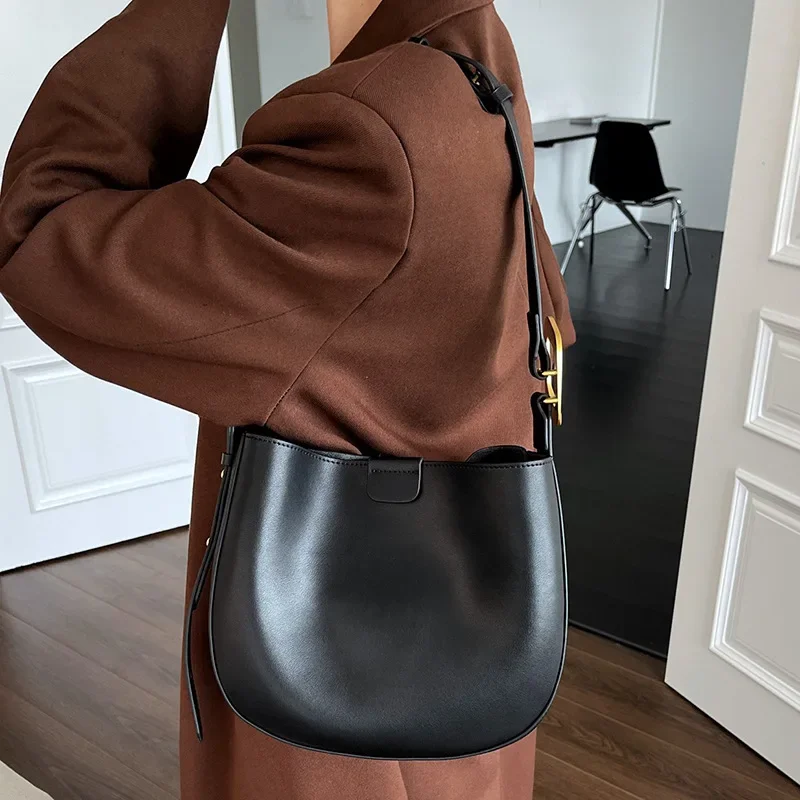 Neue halbrunde Damen-Satteltaschen, Nische, modische Schulter-Crossbody-Taschen aus echtem Leder im koreanischen Stil aus Rindsleder