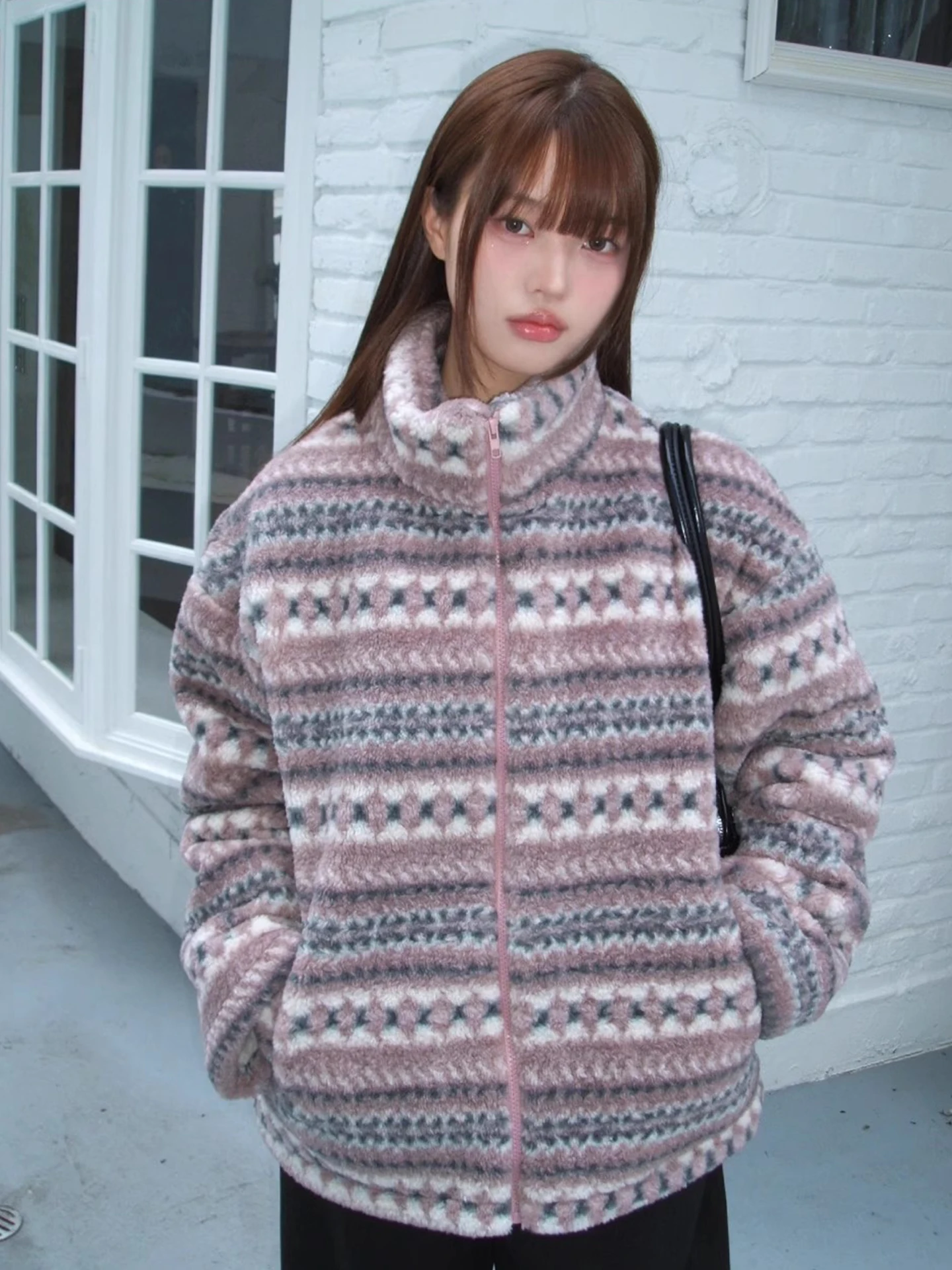 

Бархатный теплый хлопковый тюнер в стиле ретро с вышивкой ягненка контрастного цвета, женский осенне-зимний воротник-стойка, универсальный двойной...