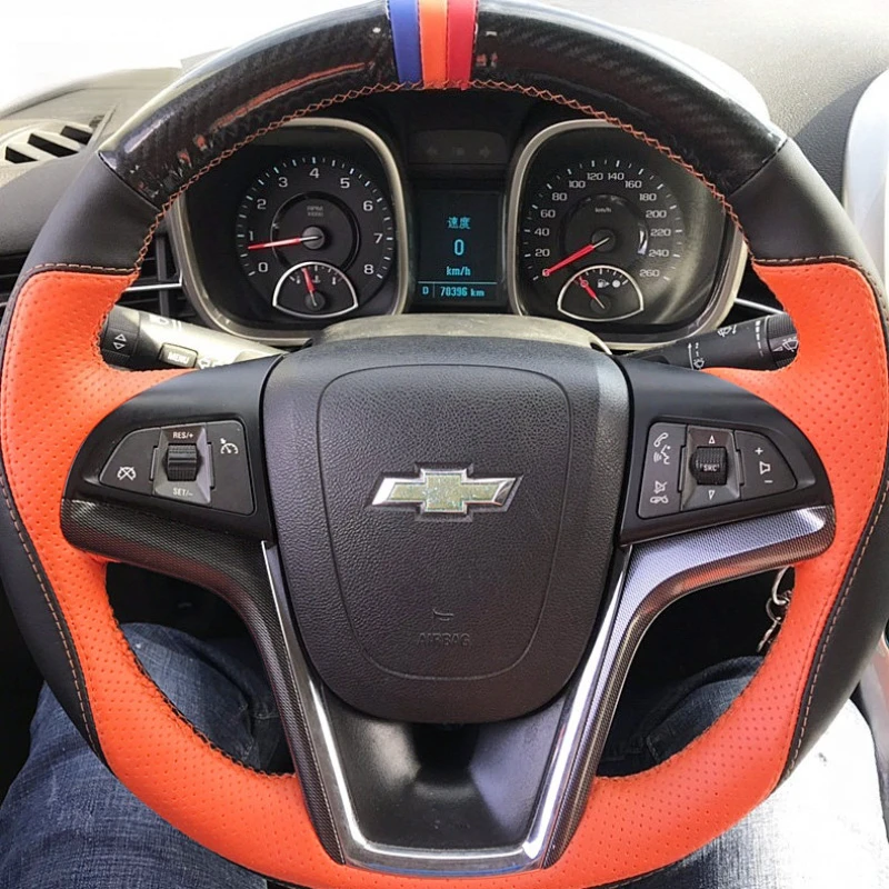 

Сшитый вручную черный оранжевый чехол на руль из натуральной кожи из углеродного волокна для Chevrolet Malibu 2011-2014 вольт 2011-2015