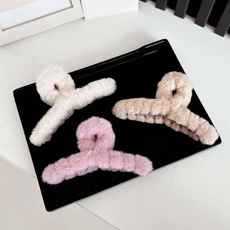 2024 Winter Plush Hair Claw Faux Fur Elegant Acrylic Hairpins Women Hair Clip Barrette Crab Headwear Girls Hair Accessories Gift