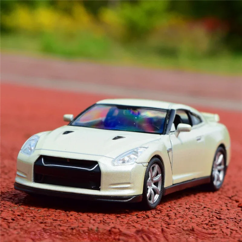 WELLY 1:36 Nissan GT-R Toy Diecast Vehicle Model Super Pull Back Car Educational Collection Gift For Children BD6