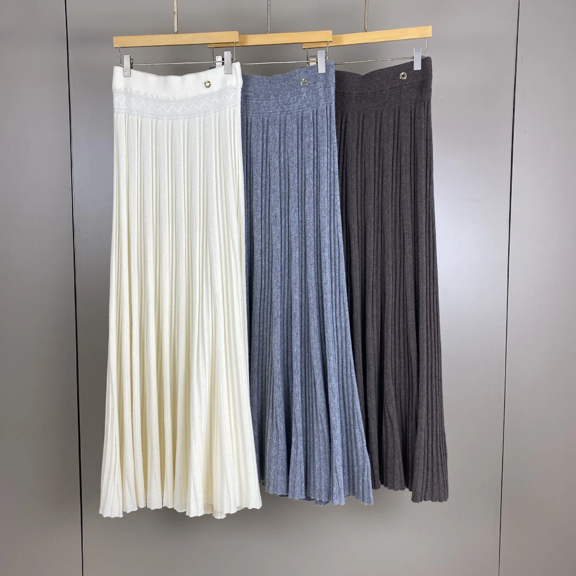 2026 Women's Autumn Winter New Cashmere Solid Color Pleated Knitted Mid Length Skirt