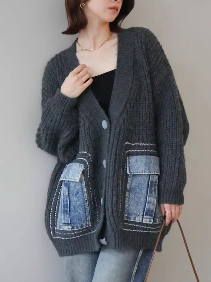 เสื้อคลุมคาร์ดิแกนถักแบบเปิดทรงหลวม คอวี แต่งผ้าเดนิมแบบแพทช์เวิร์ค สไตล์ญี่ปุ่น สำหรับผู้หญิง ใส่สบายๆ ในฤดูใบไม้ร่วงและฤดูหนาว