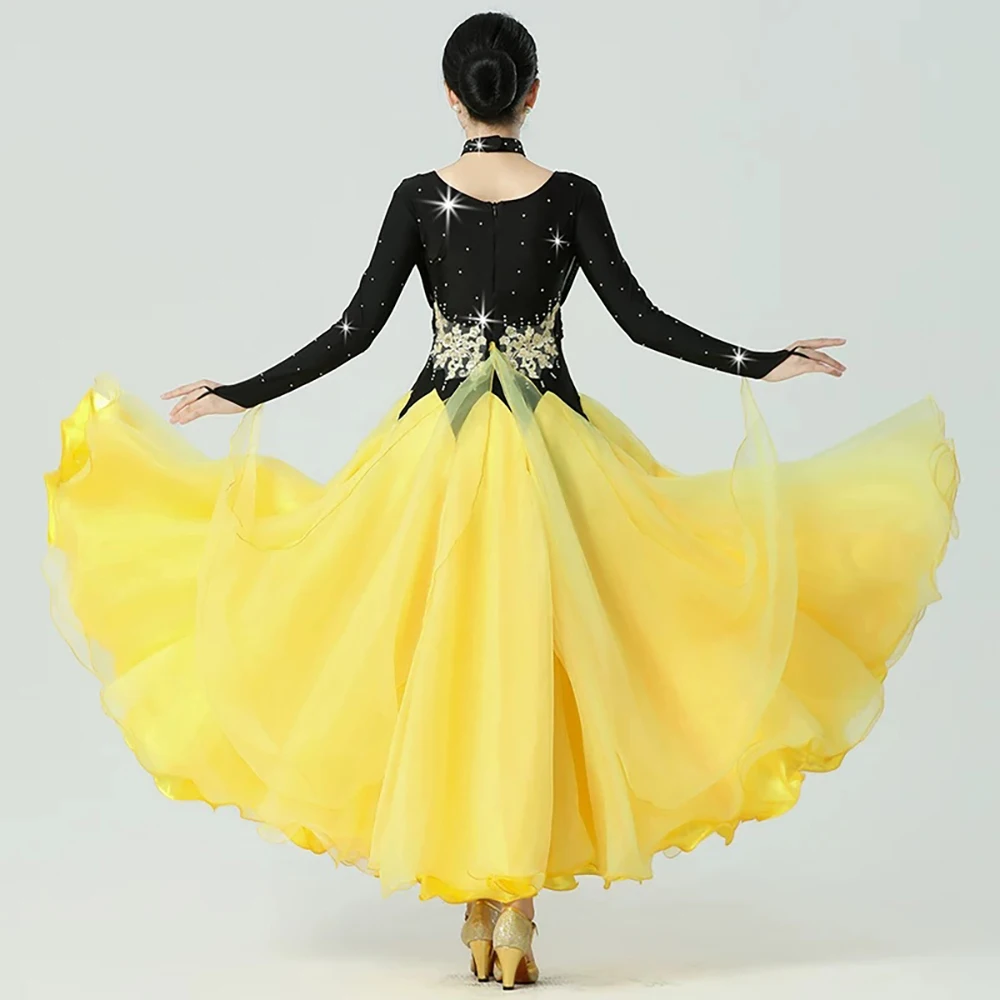 

Women's Ballroom Dance Dress Rhinestone Long Sleeve V Neck Waltz Competition Costume Big Swing Modern Dancewear Stage Clothes