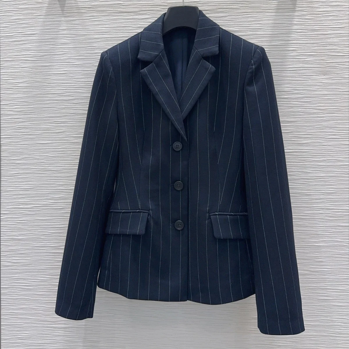High Quality Women Vertical Striped Blazer, Notched Lapel 3 Button Slim Fit Short Suit Jacket lyt2610723