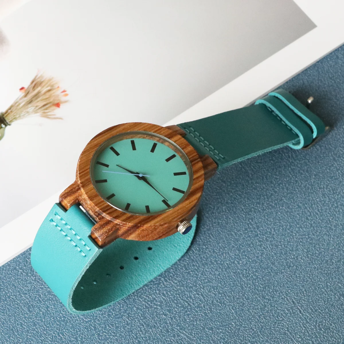 ساعة كوارتز خشبية جديدة من الجلد الطبيعي للأولاد والبنات، مصنوعة يدويًا بالكامل، رعاية صحية صديقة للبيئة، مناسبة للحياة اليومية، عطلات الأصدقاء، هدايا عيد الميلاد
