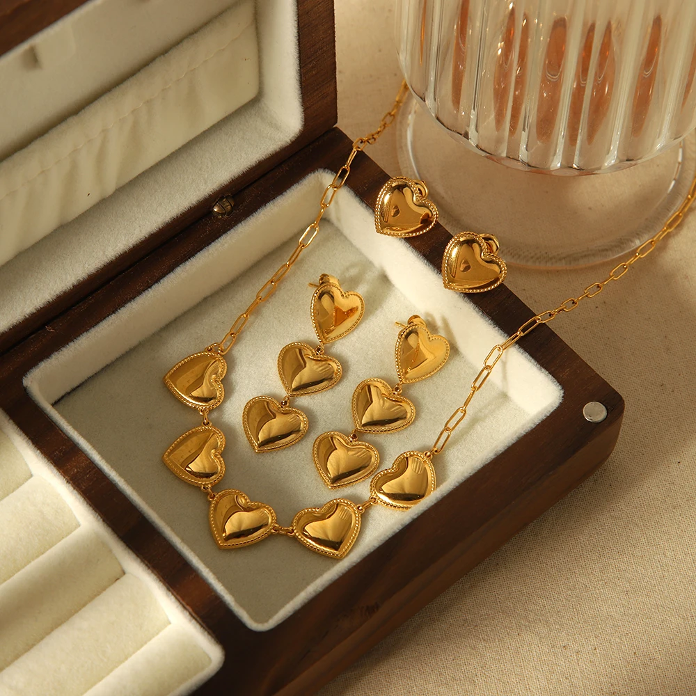 

Hot Sale Fashion Classic Non Tarnish 18k Gold Plated Stainless Steel Glossy Heart Chain Necklace Earrings Jewelry Set for Women