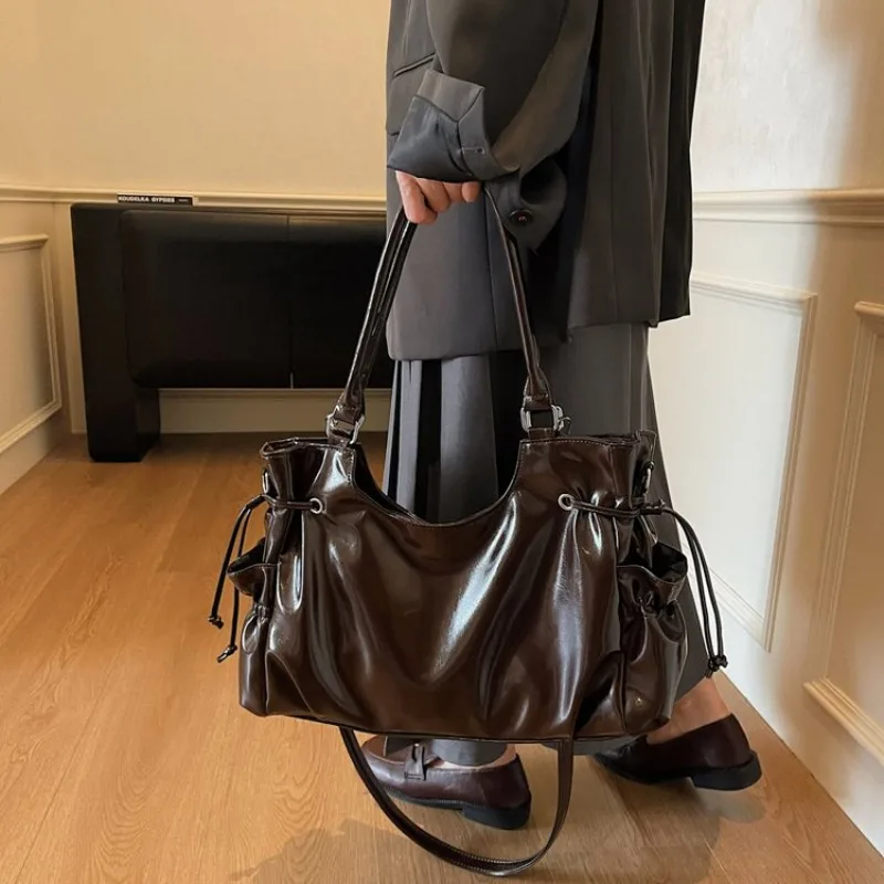 

Уникальная винтажная дизайнерская сумка для подгузников, женская стильная кожаная сумка-тоут большой вместимости, элегантная сумка через плечо, модная.