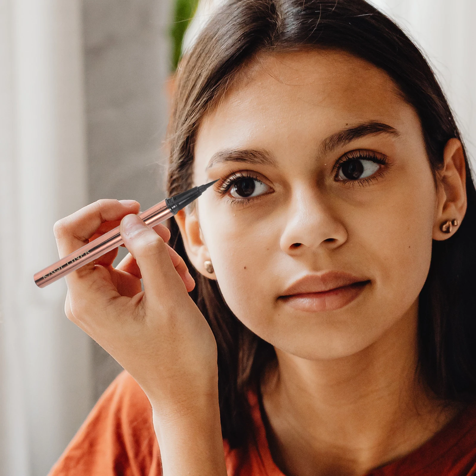 

Liquid Eyeliner Pen for Women Waterproof Formula Long Wearing Eye Line Drawing Tool Easy Application Female Makeup Supply