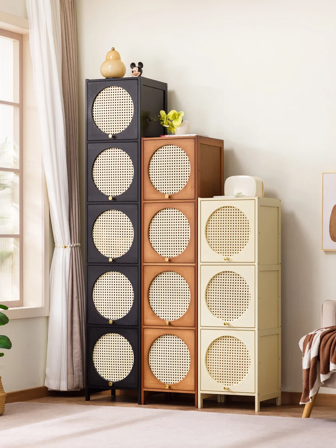 

Storage rack floor-to-ceiling door Multi-layer storage for home