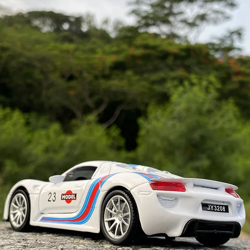 موديل سيارة رياضية من بورش مارتيني 918S ، معدنية ، لعبة سيارات ، صوت محاكاة وهدية خفيفة ، 1:32