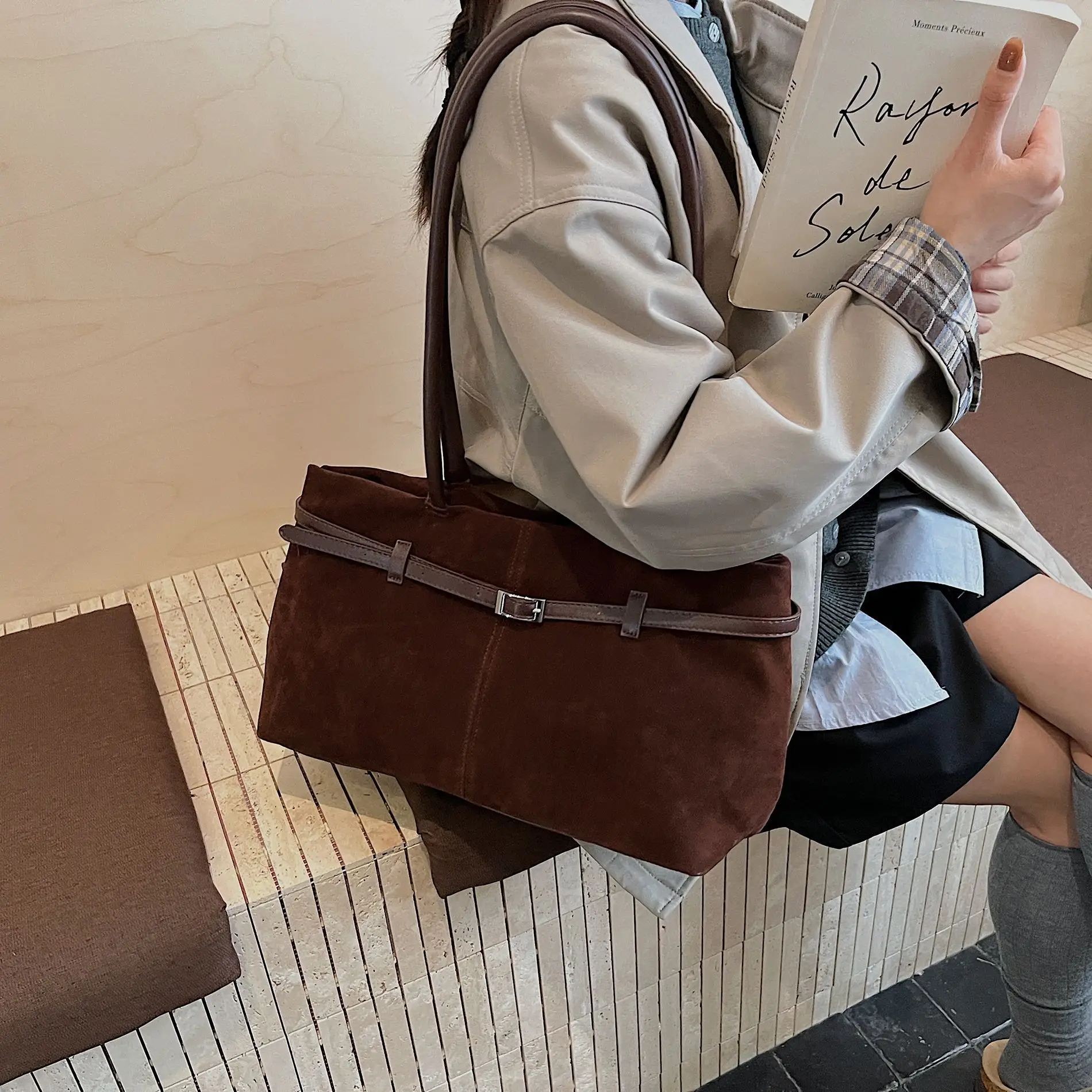 ريترو المارون حمل حقيبة المرأة حزام من الجلد الجلد المدبوغ سعة كبيرة حقيبة كتف السيدات بلون قسط تخفيف حقيبة تحت الإبط 2025 #2