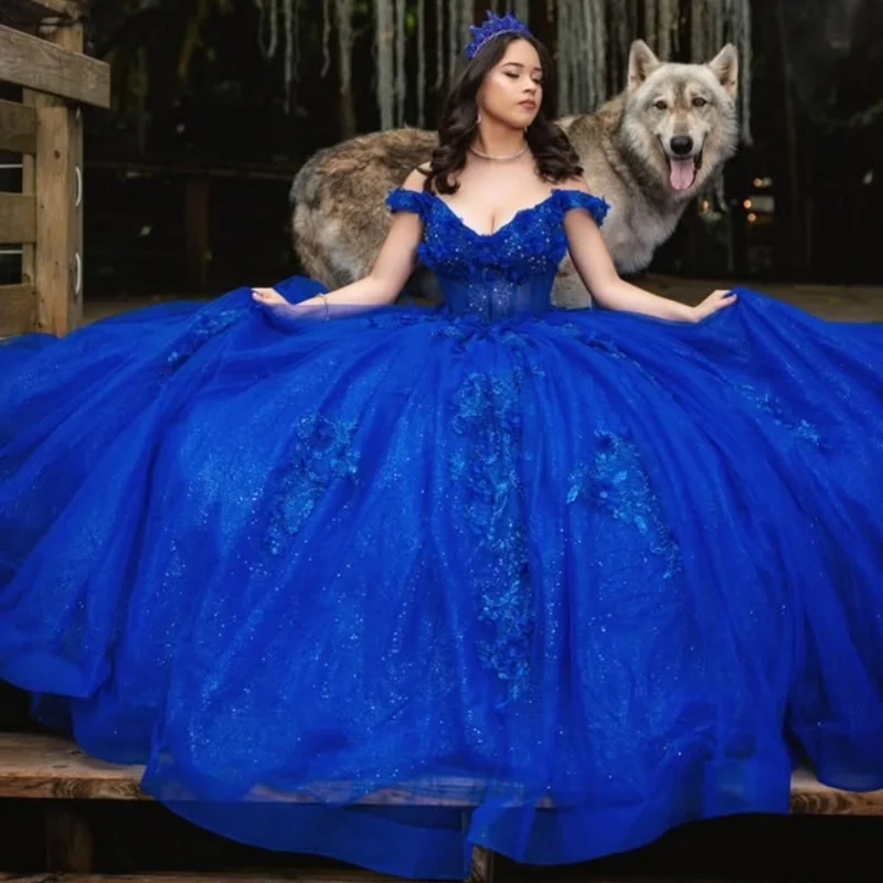 ชุดเดรสงาน Quinceanera สีน้ำเงินรอยัลเงางาม ประดับกลิตเตอร์ ดอกไม้ 3 มิติ คริสตัล ตกแต่งด้วยลูกปัด หางยาว Vestidos De 15 Quinceanera ﻿ ปรับแต่ง