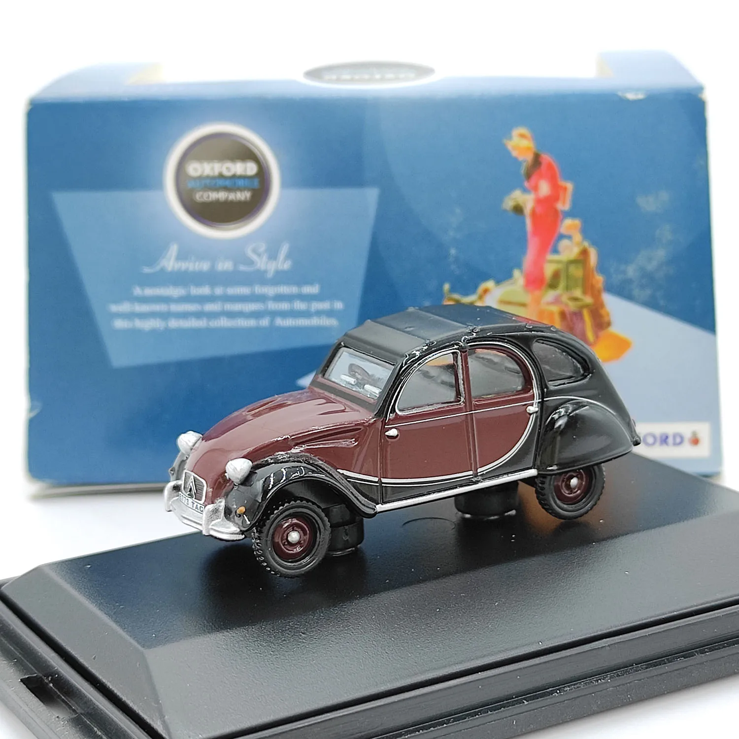 

Литой под давлением OXFORD1/76 масштаб Чарльстон Каштановый/черный Citroen 2CV винтажный автомобиль из сплава модель автомобиля Коллекционная игрушка в подарок сувенирный дисплей