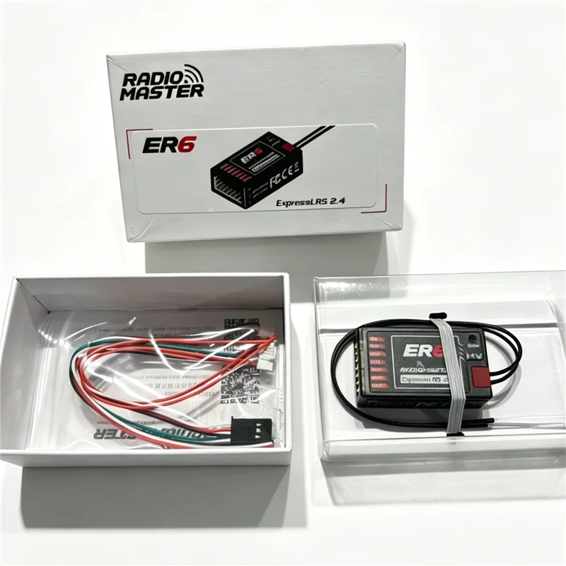 

RadioMaster ER6 Receiver, Dual High-Sensitivity Antenna, Built-in+External Dual Voltage Telemetry Detect