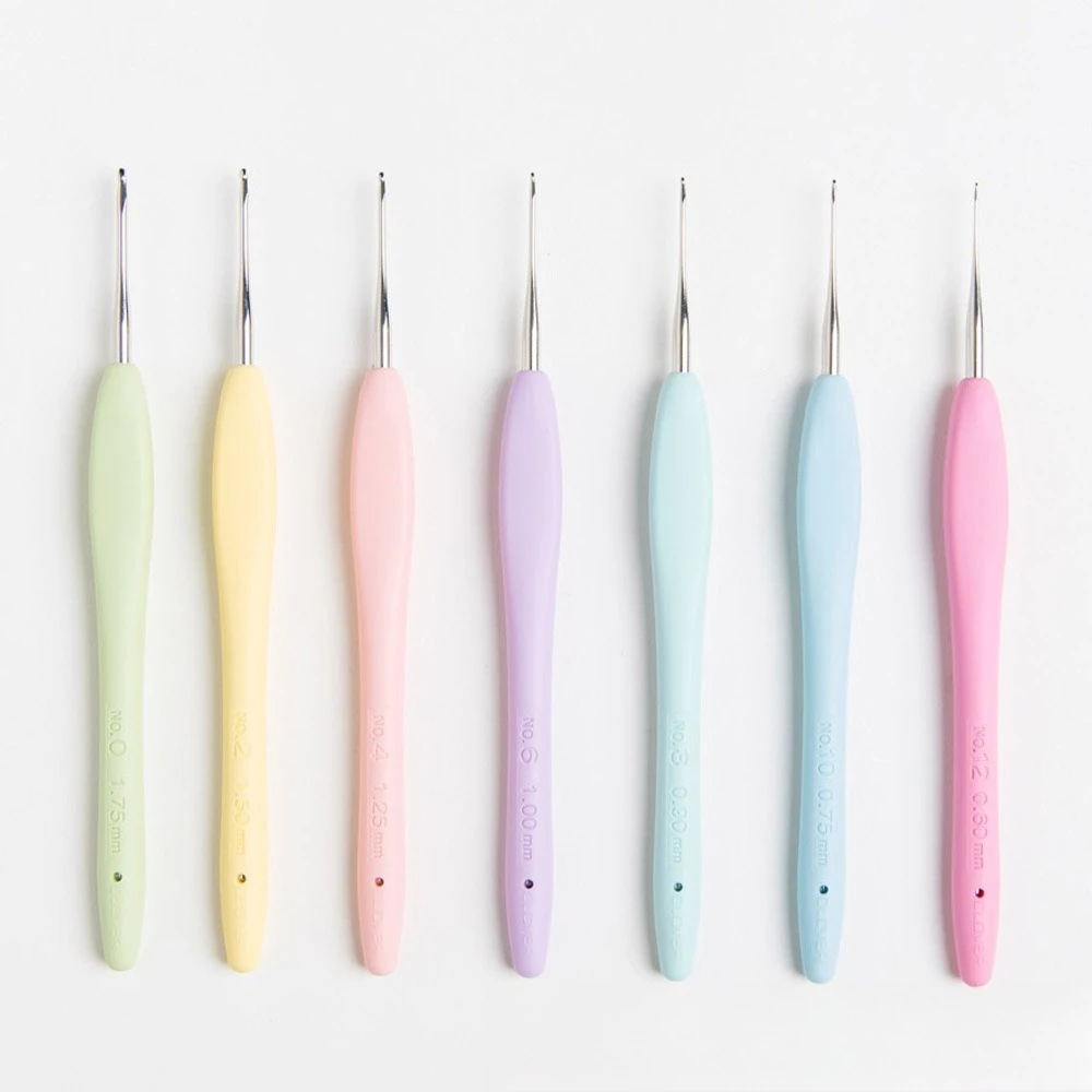 Clover Japan Soft Handle Crochet Hook New Rainbow Lace Tool for Knitting & Crochet (Single)