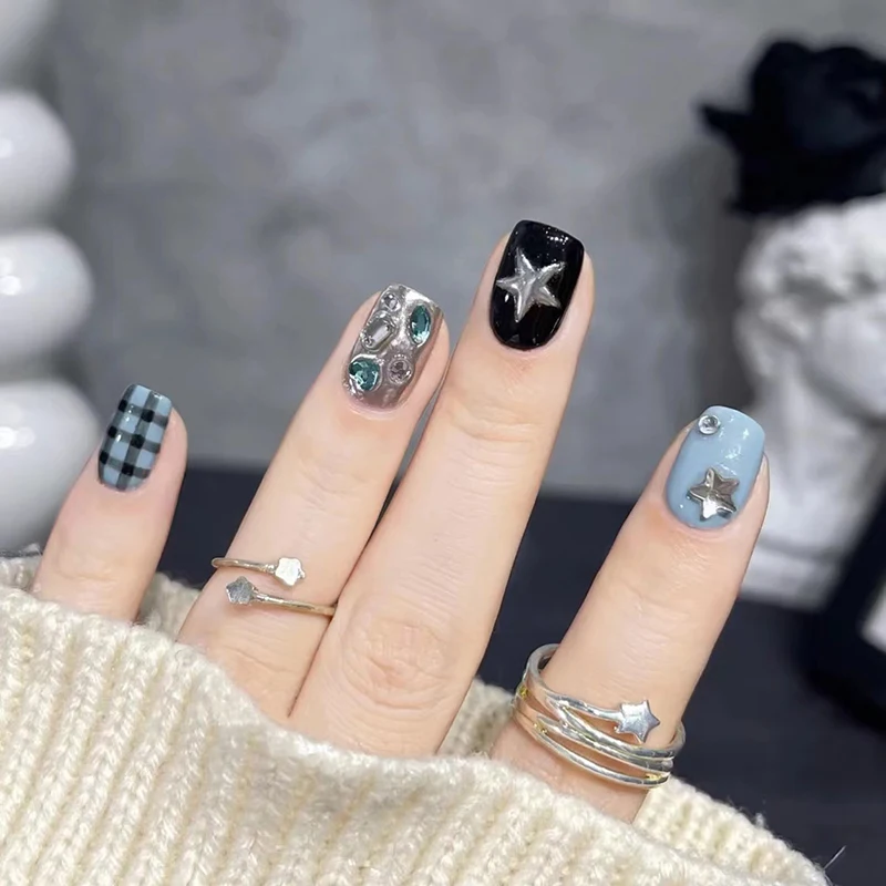 

10pcs high-end Sweet girl blue checkered handmade fake nails, Short nail decoration patches for girls to show their elegance