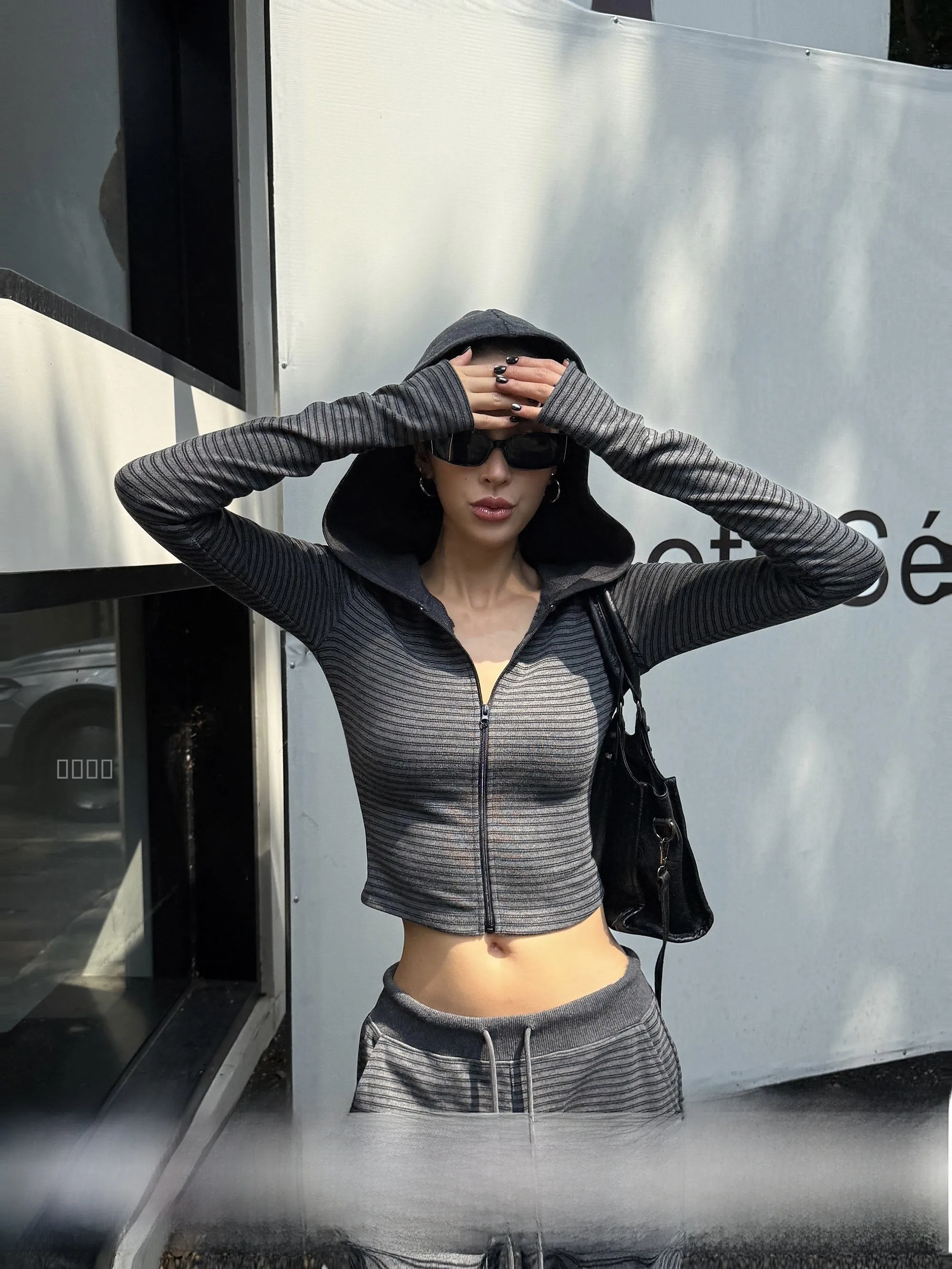 

Комплект Wild Zero Color Blo: худи и брюки с широкими штанинами, повседневный полосатый женский модный костюм, осень 2025, новинка, комплект из двух предметов