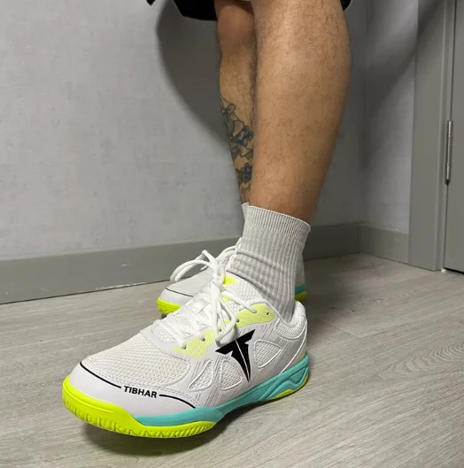 

Women's breathable trainers, tennis trainers, men's professional badminton shoes, indoor and outdoor table tennis.