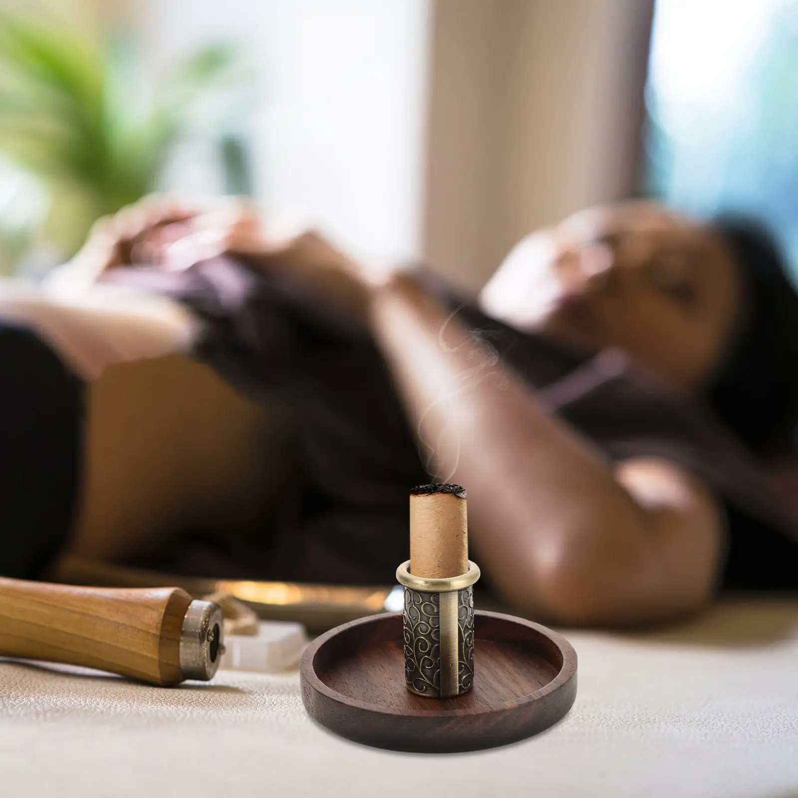 

Деревянная подставка-держатель для мокса-палочек с уловителем пепла для полыни, травяных роликов, ароматерапии и релаксации