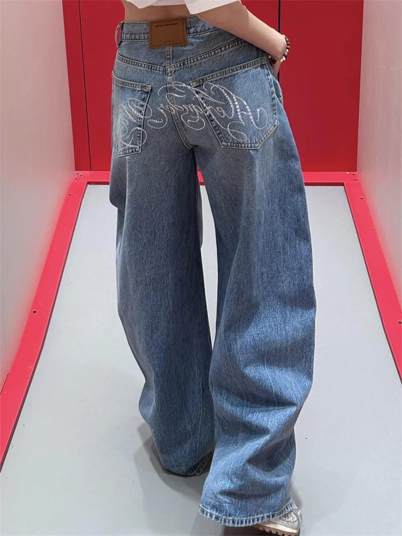 جينز كبير الحجم بحروف حجر الراين الأمريكي القديم للنساء صيفي بنمط جديد نحيف وفضفاض بنطال ذو قصة أرجل واسعة بطول الأرض