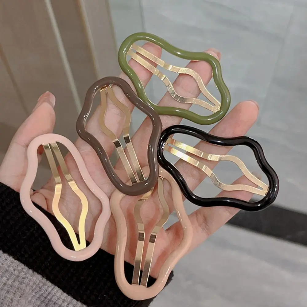 

Elegant Geometric Clouds Bb Clips Metal Y2k Cloud Hair Clip Hairpins for Children Korean Style Hollow Metal Hairpin Photograph