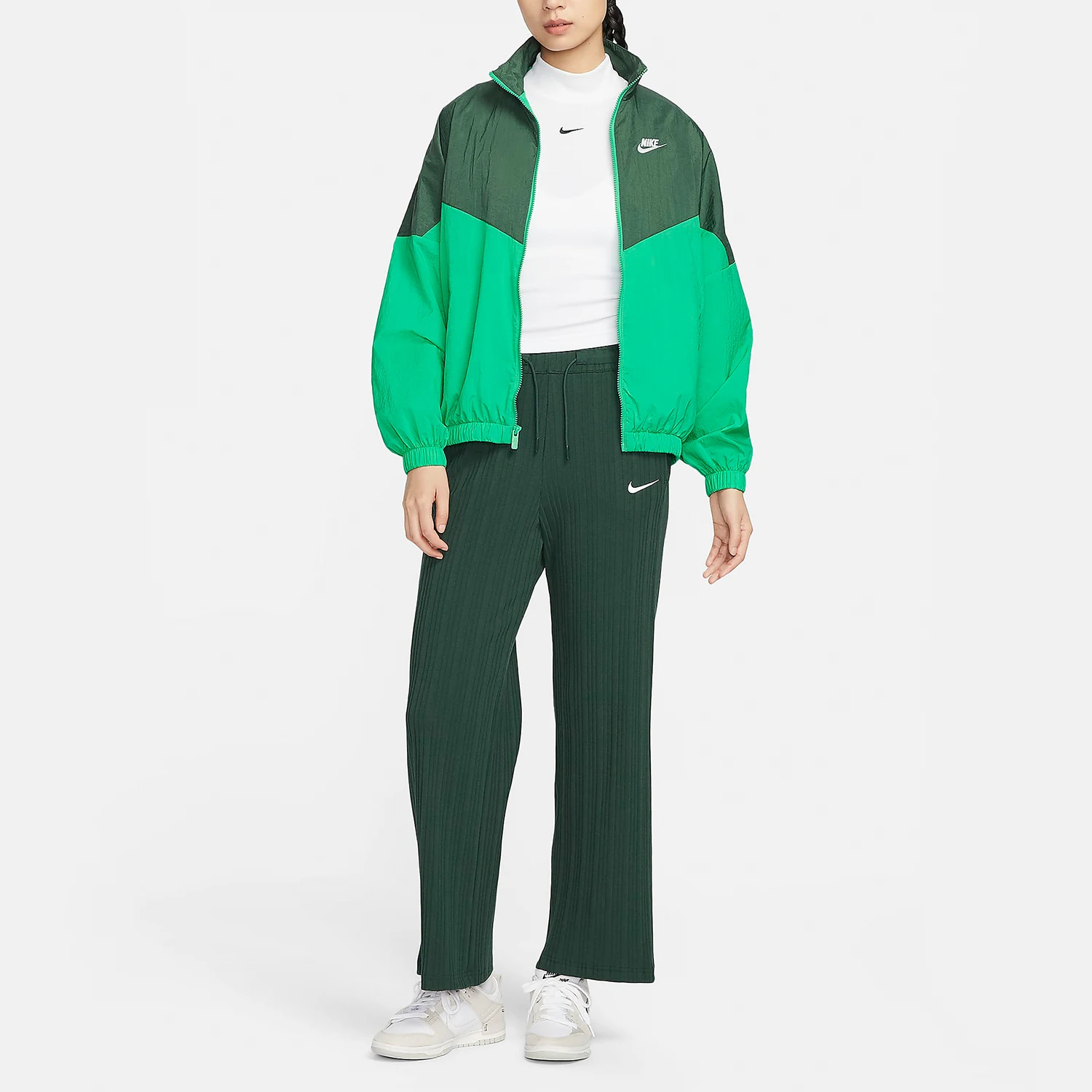 سترة Nike الرياضية الأصلية للنساء ذات الياقة الواقفة DM6186-323