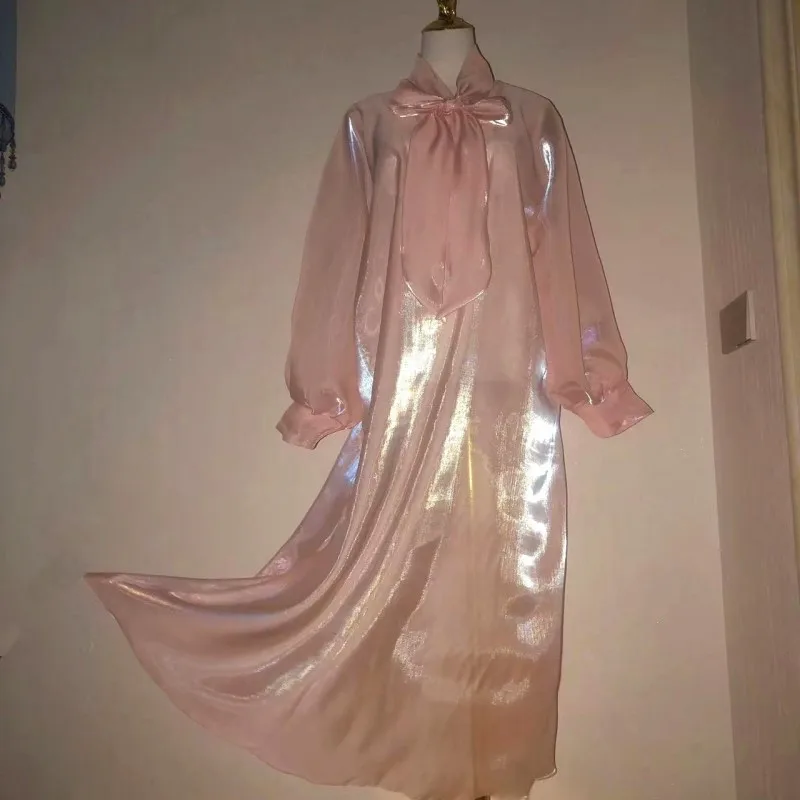 robe-longue-unisexe-sexy-transparente-holographique-en-gaze-effet-vague-d'eau-grande-taille-lisse-brillante-et-ample-pour-soiree-ou-comme-robe-de-nuit