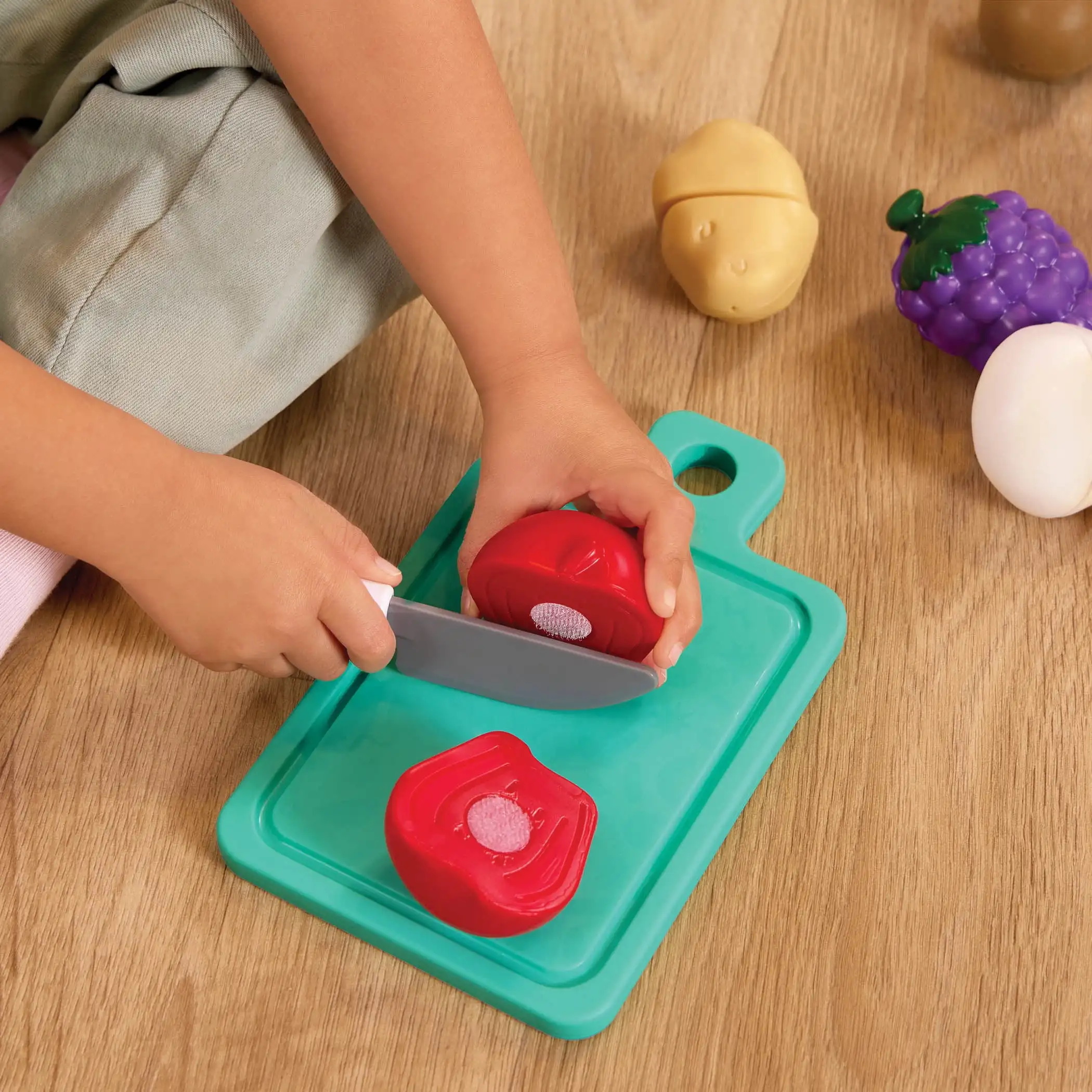 Market Chop & Prep Set en plastique avec planche de nourriture et couteau multicolores, jouets pour tout-petits et préscolaires
