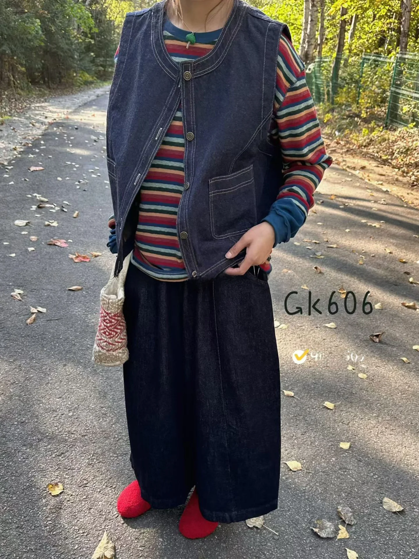 

Джинсовый жилет Deep Blue и джинсы с широкими штанинами больших размеров для женщин: весенняя мода, ретро-стиль, повседневный комфорт, удобный крой, идеально для поездок на работу.