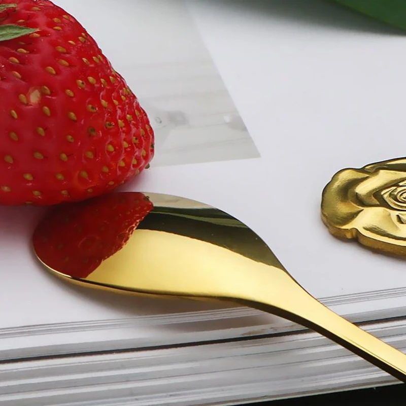 Mini cuchara de café en forma de corazón con nudo de lazo 3D, cuchara colgante de postre de té, cuchara dorada y plateada, cubiertos de acero inoxidable
