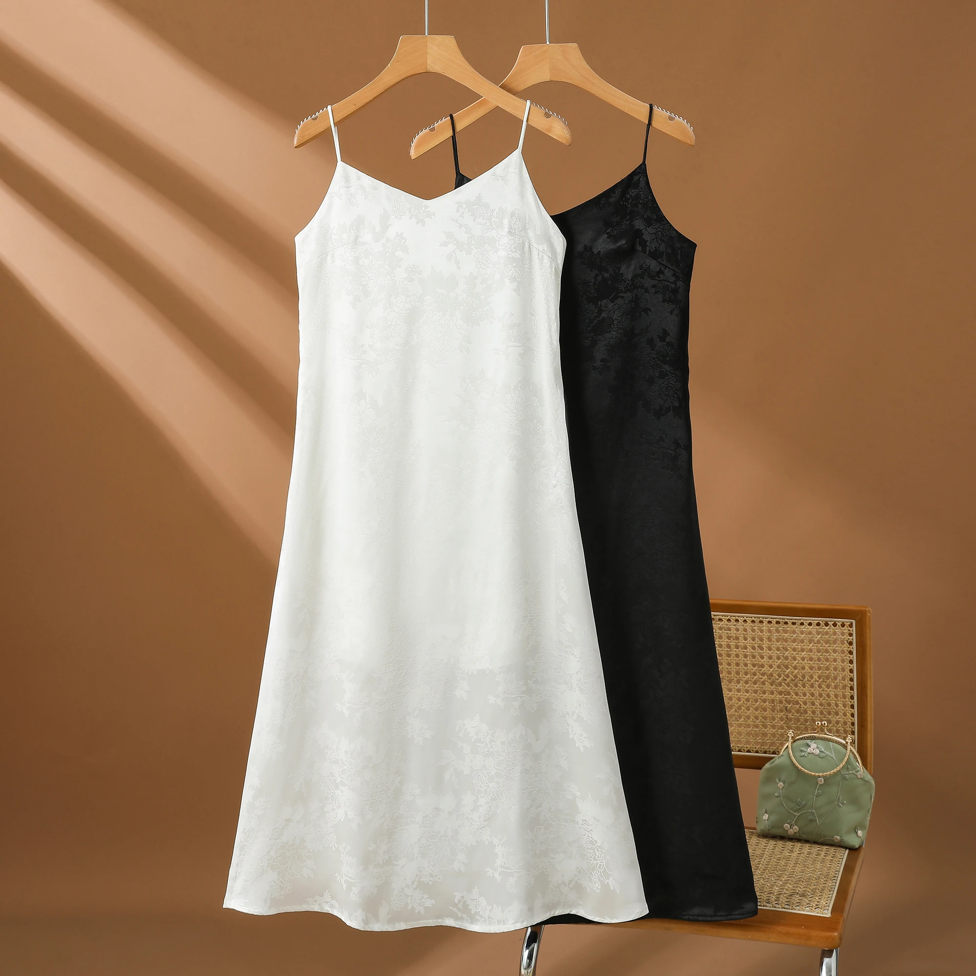 Ele V-Ne Acetaat Satijn Geborduurde Midi Dr Afslankende Over-Knie A-lijn Basisrok Koreaanse Sle l Taille Zomer Dr