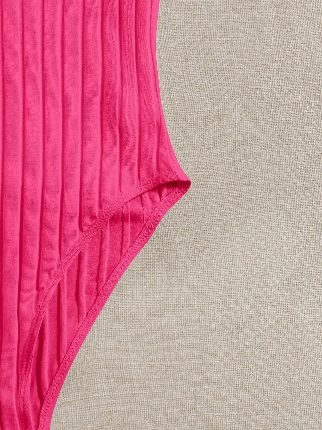 Neues kurzärmeliges, schmales T-Shirt mit V-Ausschnitt, sexy und vielseitiger, eng anliegender Jumpsuit. – Detail 13